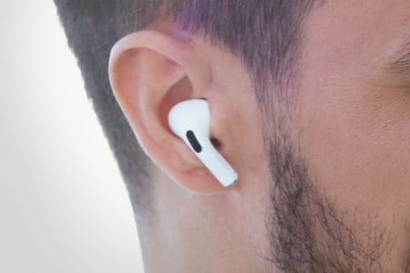 Apple AirPods Pro mit IOS 14 Iphone als Hörgerät im Ohr